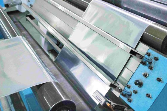 Material de etiqueta de rollo BOPP transparente Adhesivo acrílico de espesor de 50 μm
