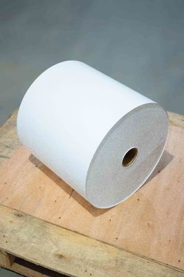 Etiquetas de papel térmico impermeable en rollos gigantes de 75μ de espesor de superficie Extra pegajoso