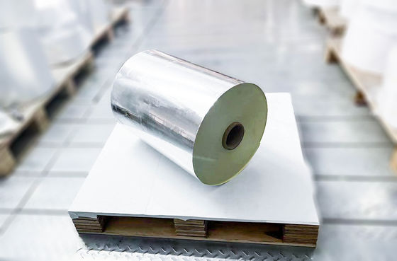 Etiqueta autoadhesiva en blanco de PET de plata clara Materiales de pegamento de aceite Tipo de rollo de pegatinas