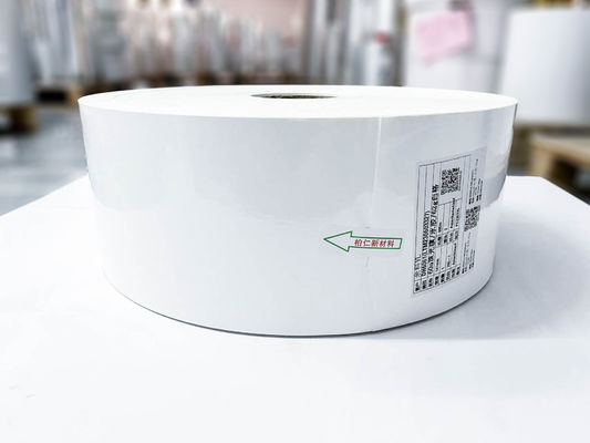 Etiquetas de papel recubierto de pegamento acrílico resistente al agua Rollo 80 u espesor de superficie