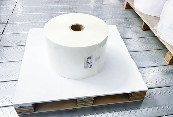 Buen precio Adhesivo acrílico pegamento lechoso etiqueta de PE material de papel rollo grande ordinario pegajoso en línea