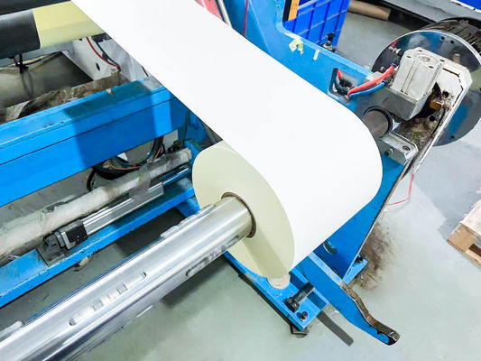 Buen precio Etiqueta de rollo de papel revestido pegajoso ordinario 80 g espesor de superficie en línea