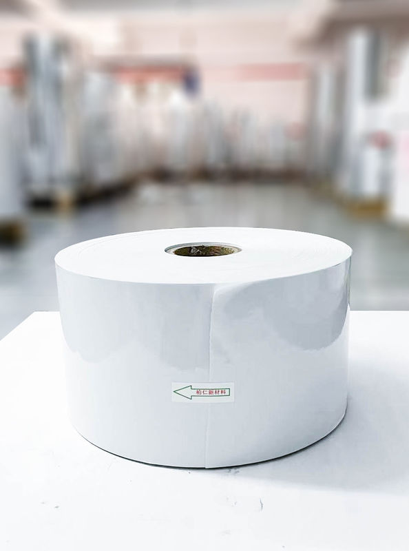 Opal PET adhesivo con papel de rodillo, pegamento de aceite Tipo de etiquetas transparentes a prueba de agua