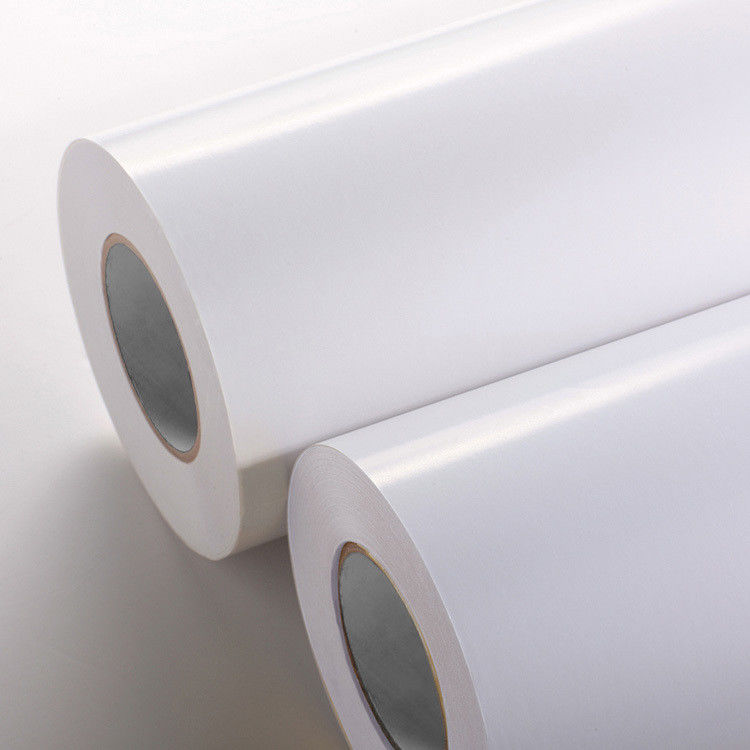 Material de etiqueta impresa de papel recubierto de 80 gramos con un grosor de 72±5% y una resistencia a la descamación ≥ 9N 90°