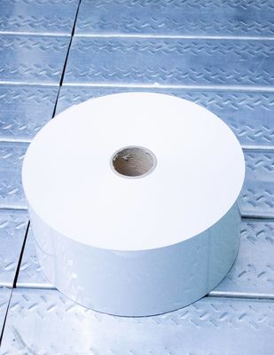 Buen precio Rollo de pegamento móvil para etiquetas térmicas, Rolos de transferencia térmica pegajosos ordinarios en línea