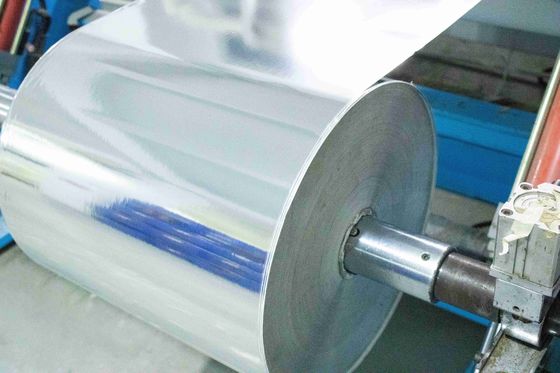 Buen precio Material de etiqueta autoadhesiva de PET de plata cepillada Rollo de 100 u espesor de superficie en línea